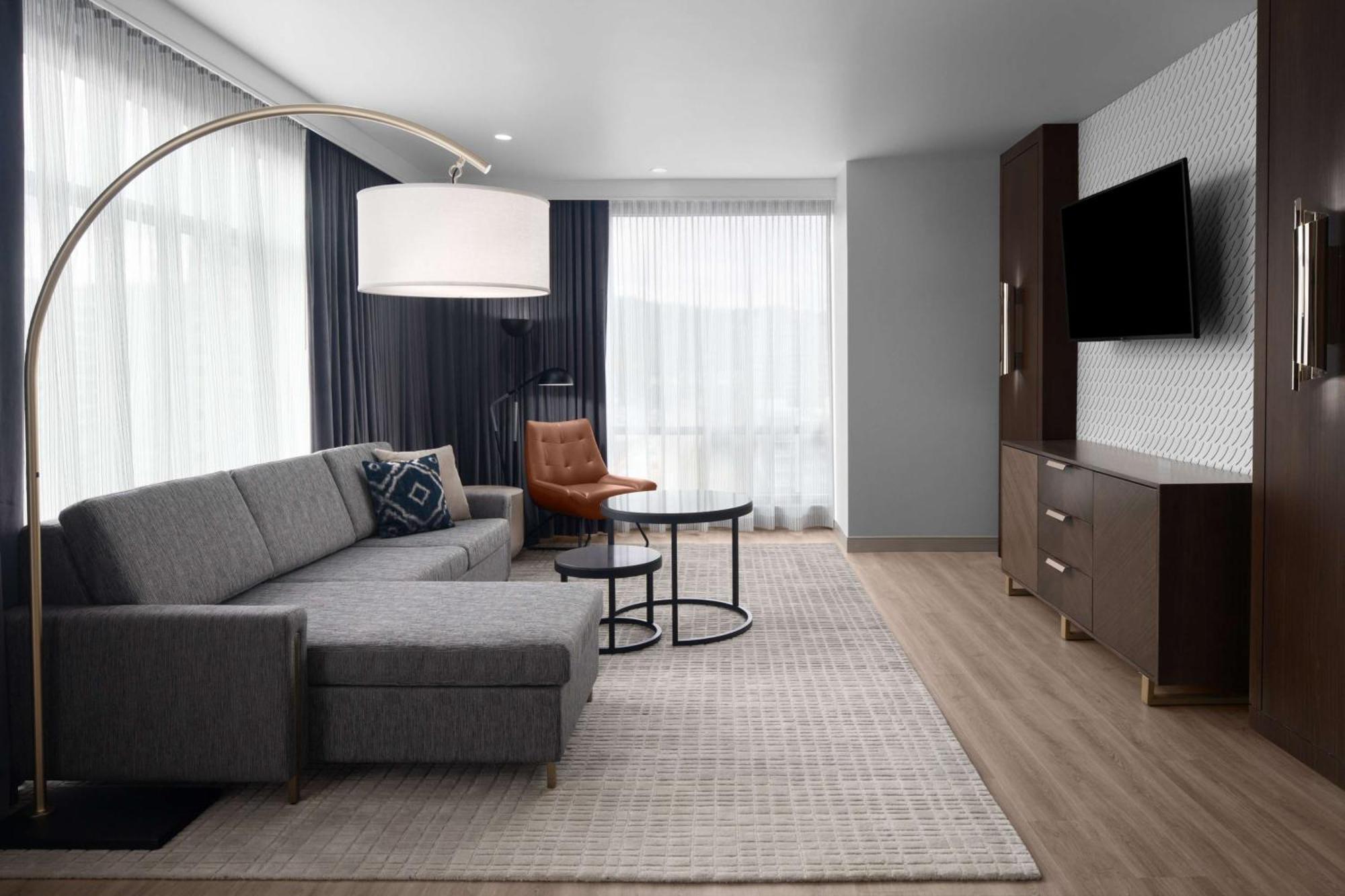 Hotel West & Main Conshohocken, Tapestry Collection Hilton Bagian luar foto