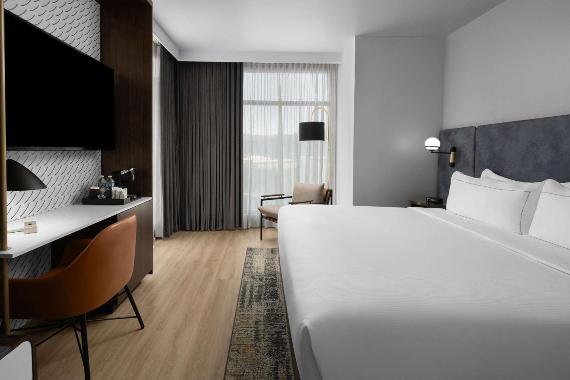 Hotel West & Main Conshohocken, Tapestry Collection Hilton Bagian luar foto